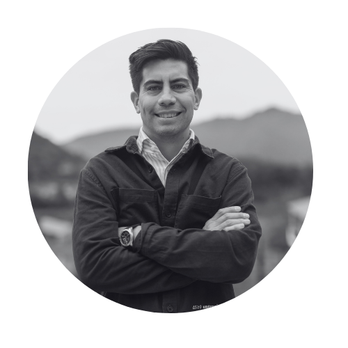 Mtro. Aleister Montfort